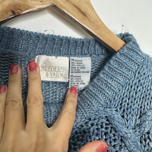 vtg 80's 90's NEEDLES & YARN floral embroidered chunky knit sweater blue size M - Picture 7 of 8